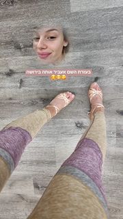 Bar Zomer feet photo thumbnail