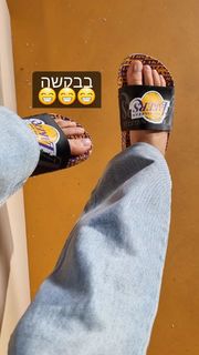 Bar Zomer feet photo thumbnail