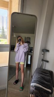 Bar Zomer feet photo thumbnail