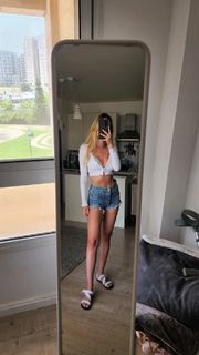 Bar Zomer feet photo thumbnail