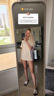 Bar Zomer feet photo thumbnail