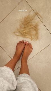 Bar Zomer feet photo thumbnail