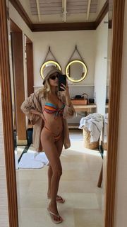 Bar Zomer feet photo thumbnail