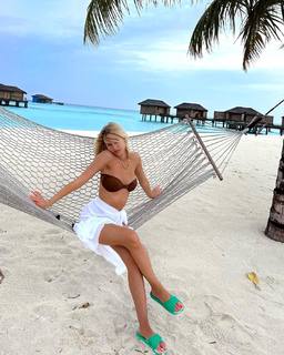 Bar Zomer feet photo thumbnail