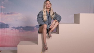 Bar Zomer feet photo thumbnail