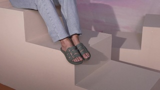 Bar Zomer feet photo thumbnail