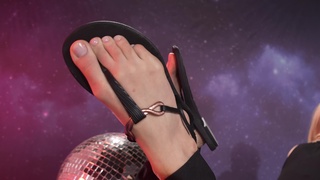 Bar Zomer feet photo thumbnail