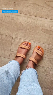 Bar Zomer feet photo thumbnail