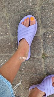 Bar Zomer feet photo thumbnail