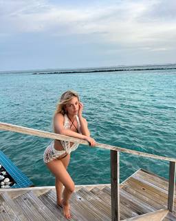 Bar Zomer feet photo thumbnail