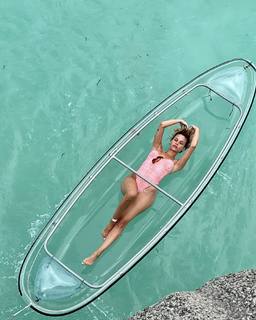 Bar Zomer feet photo thumbnail