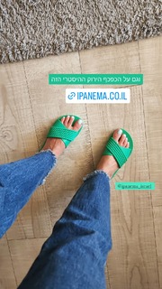 Bar Zomer feet photo thumbnail