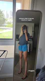 Bar Zomer feet photo thumbnail