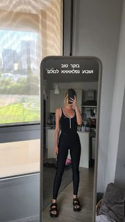 Bar Zomer feet photo thumbnail