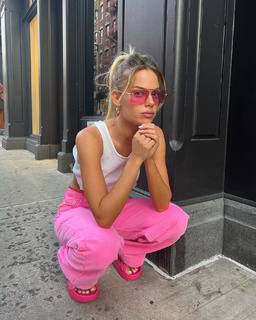 Bar Zomer feet photo thumbnail