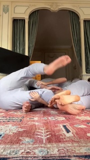 Bar Zomer feet photo thumbnail