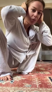 Bar Zomer feet photo thumbnail