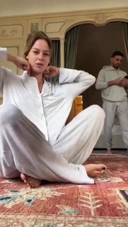 Bar Zomer feet photo thumbnail