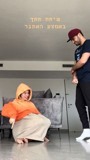 Bar Zomer feet photo thumbnail