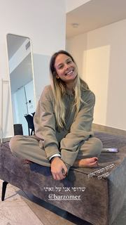 Bar Zomer feet photo thumbnail