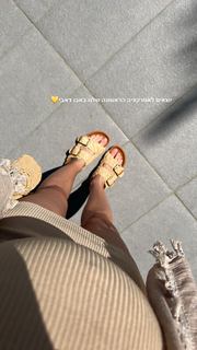Bar Zomer feet photo thumbnail