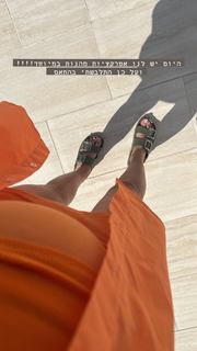 Bar Zomer feet photo thumbnail