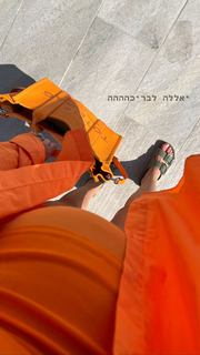 Bar Zomer feet photo thumbnail