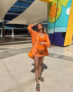 Bar Zomer feet photo thumbnail