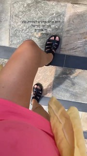 Bar Zomer feet photo thumbnail