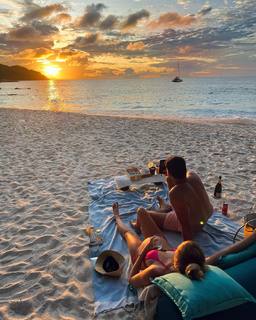 Bar Zomer feet photo thumbnail