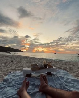 Bar Zomer feet photo thumbnail