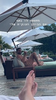 Bar Zomer feet photo thumbnail