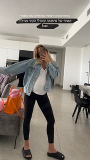 Bar Zomer feet photo thumbnail