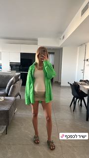 Bar Zomer feet photo thumbnail