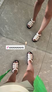 Bar Zomer feet photo thumbnail