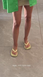 Bar Zomer feet photo thumbnail