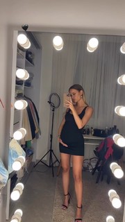 Bar Zomer feet photo thumbnail