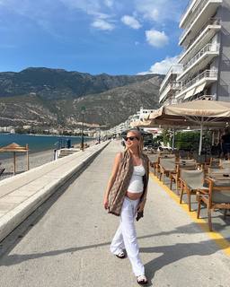 Bar Zomer feet photo thumbnail