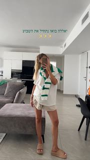 Bar Zomer feet photo thumbnail