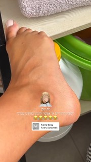 Bar Zomer feet photo thumbnail