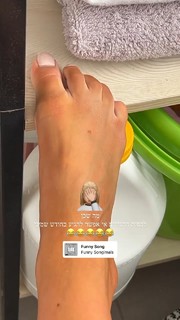 Bar Zomer feet photo thumbnail