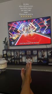 Bar Zomer feet photo thumbnail