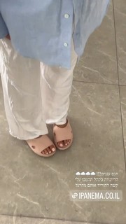 Bar Zomer feet photo thumbnail