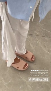 Bar Zomer feet photo thumbnail