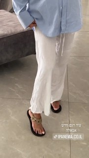 Bar Zomer feet photo thumbnail