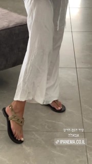 Bar Zomer feet photo thumbnail