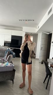 Bar Zomer feet photo thumbnail