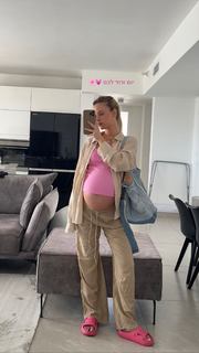 Bar Zomer feet photo thumbnail