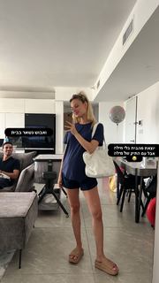 Bar Zomer feet photo thumbnail