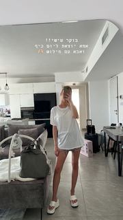 Bar Zomer feet photo thumbnail